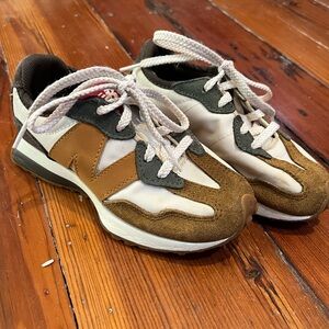 New Balance 327 Boys Size 11 Tan & Green Suede